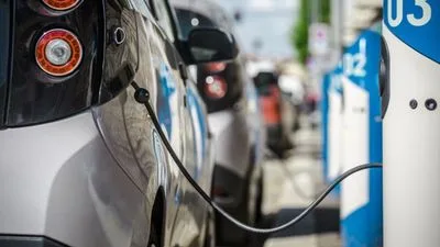 Veículos comerciais elétricos crescem 51% no Brasil e ganham força entre frotas corporativas