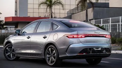Chega ao Brasil o BYD King, sedã híbrido plug-in projetado para dominar o mercado nacional