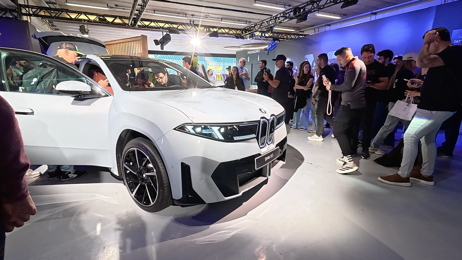 BMW iX3 2026: SUV elétrico com 570 km é o recorde de autonomia do Brasil