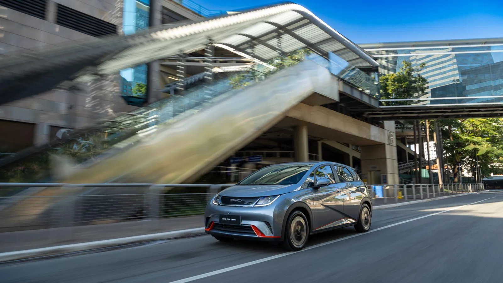 BYD tem o melhor mês da história no Brasil: 23.465 emplacamentos e Dolphin GS líder do varejo