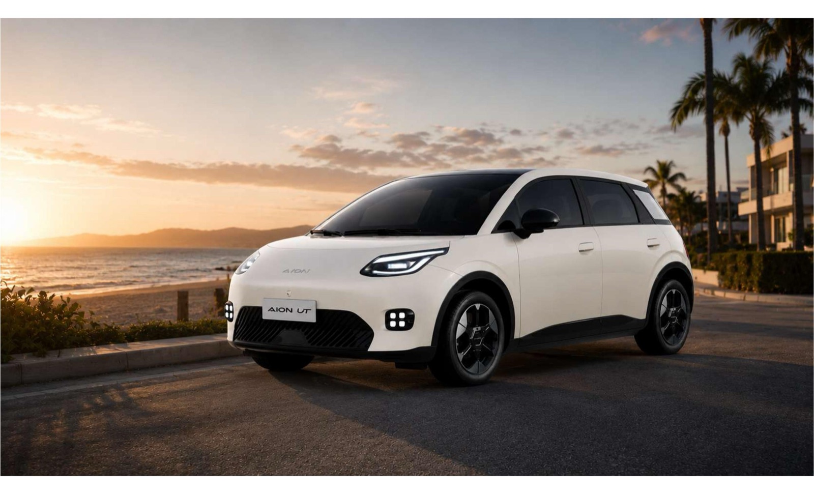 GAC AION UT branco visto de frente e lateral ao pôr do sol